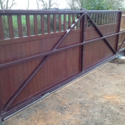 Five Benefits of Cantilever Gates